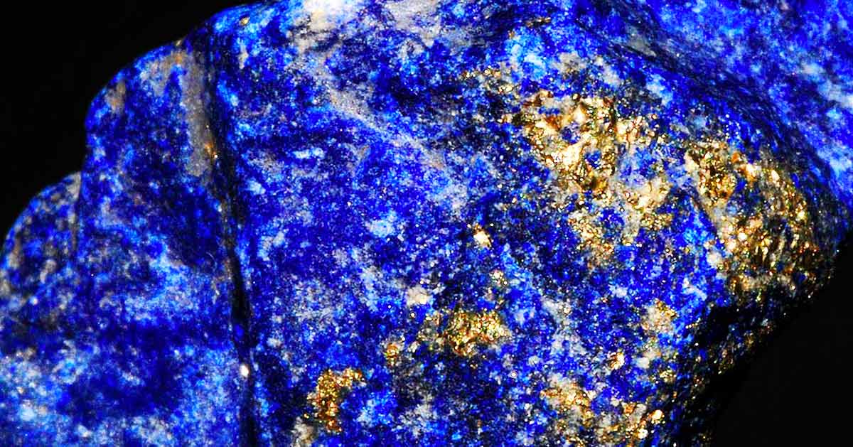Lapis Lazuli brut bleu profond parsemé de pyrite dorée