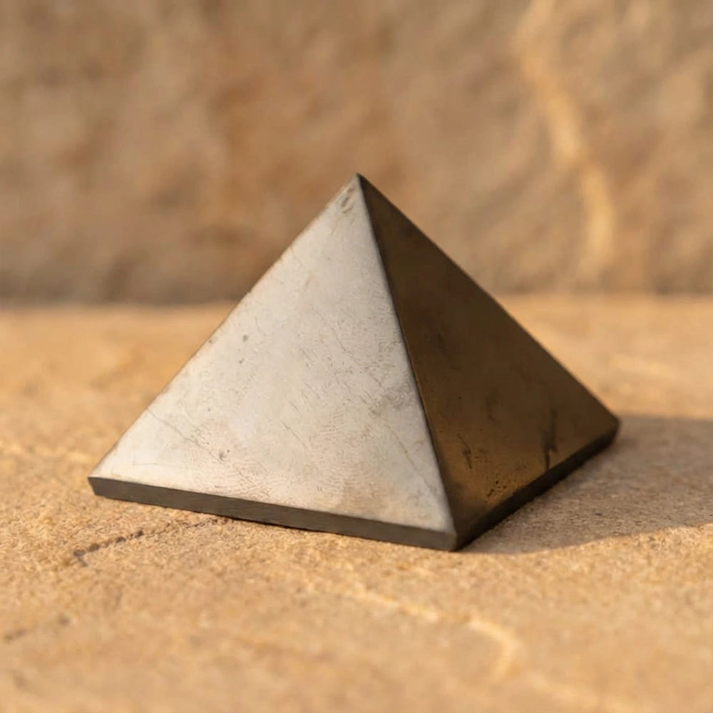 Pyramide en Shungite